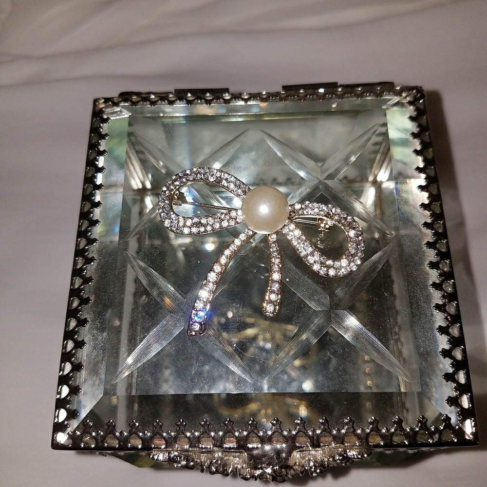 Brooch - Picture 2 of 3